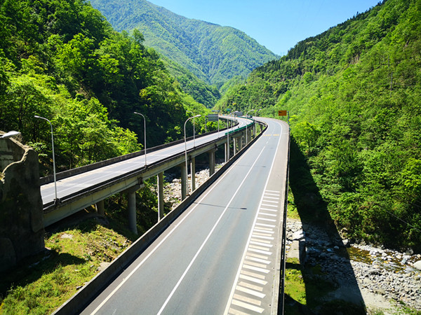 01 四川雅安經(jīng)石棉至瀘沽段高速公路土建工程C18標(biāo)項目-1_副本.jpg