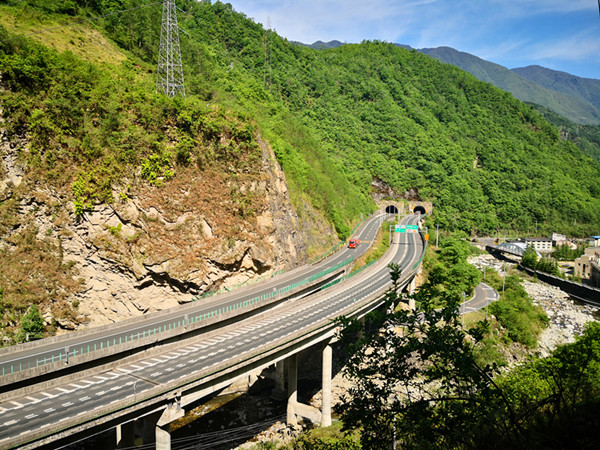 01 四川雅安經(jīng)石棉至瀘沽段高速公路土建工程C18標(biāo)項目-2_副本.jpg